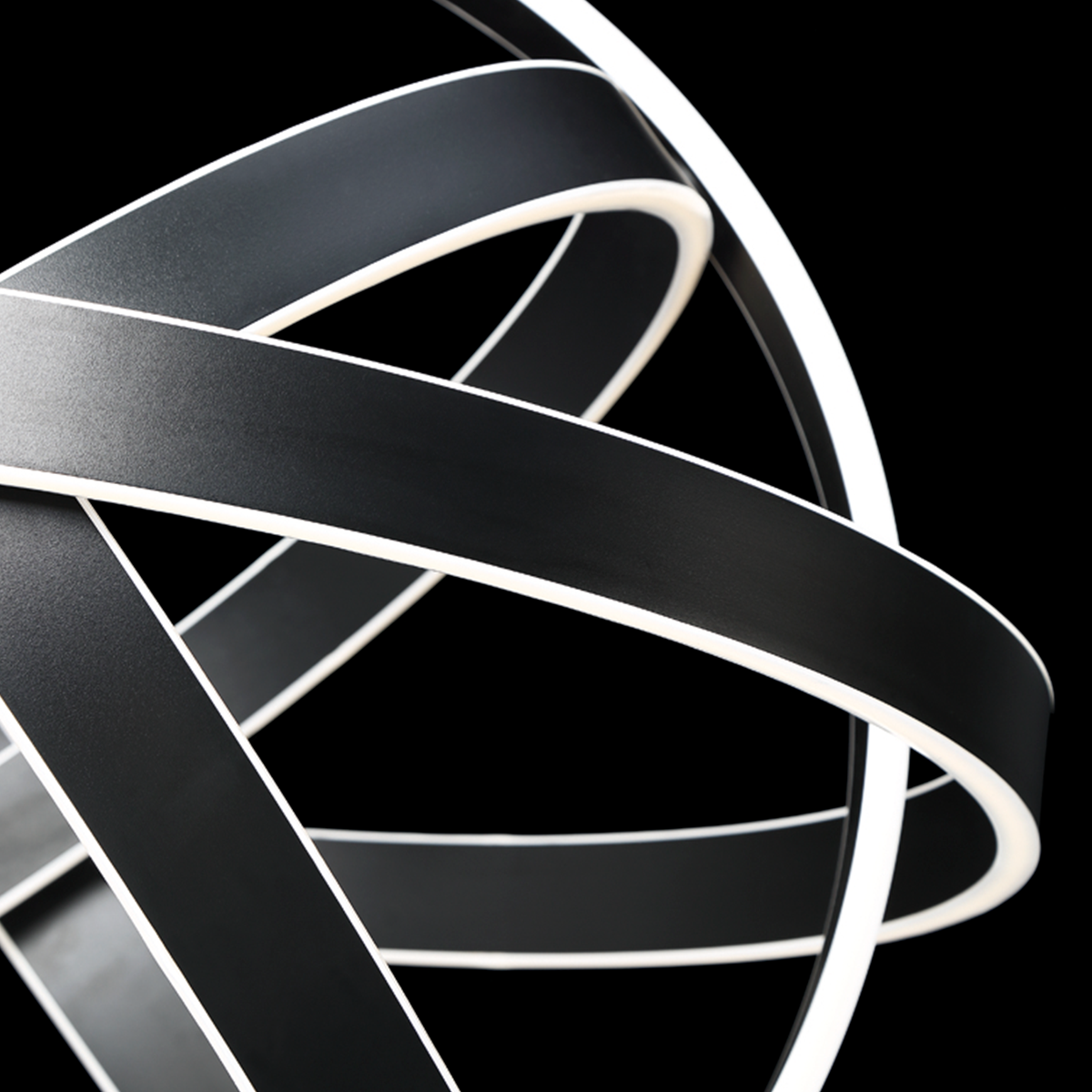 Kinetic Pendant 28IN - Black detail