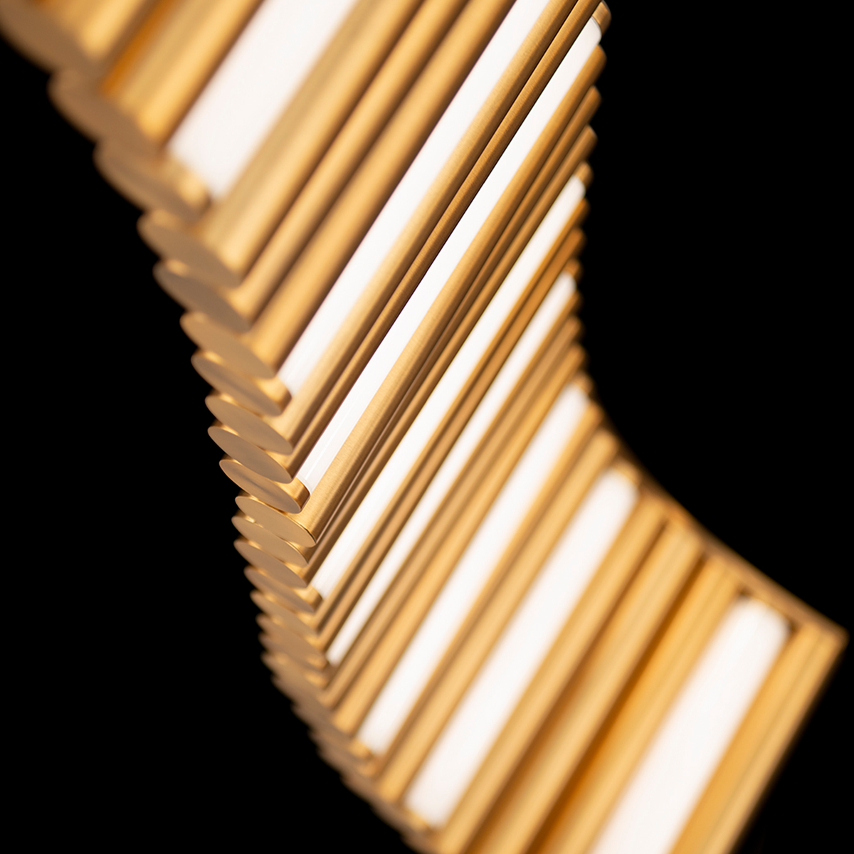 Aretha Linear S-Curve Pendant angle 3
