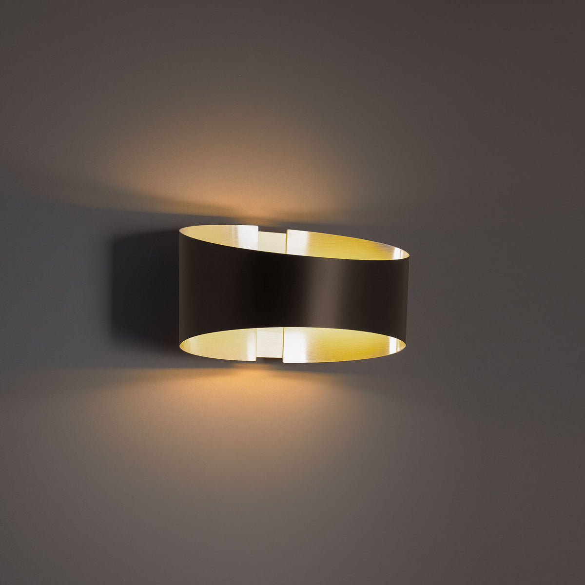 Swerve Indoor Sconce