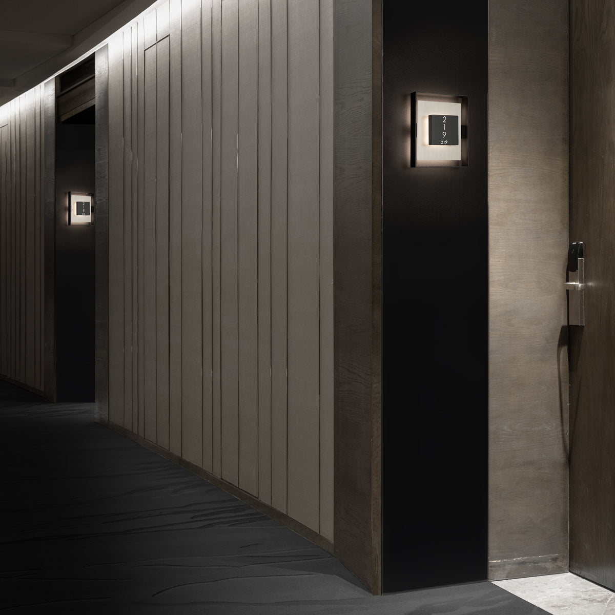 Boxie Outdoor Sconce 10in Lifestyle 2